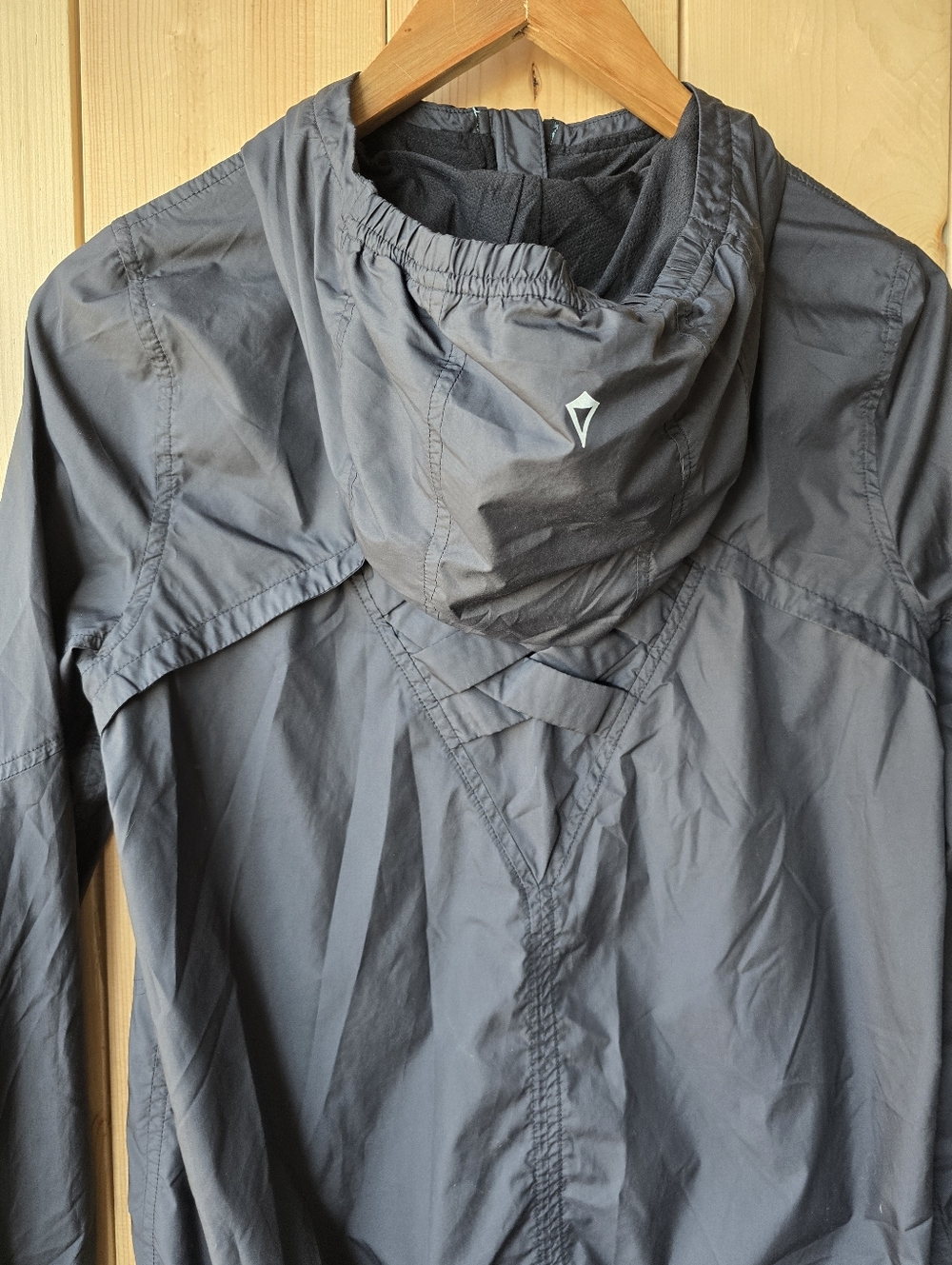 Ivivva Windbreaker Black Jacket Zip Up Hooded Youth Size 14 - Picture 6 of 6